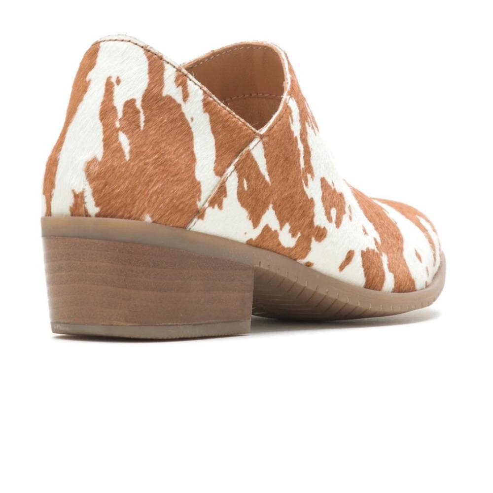 NEW Hush Puppies Women's Cream & White Cow Print Flat and Loafer Shoes Size 8.5 - Picture 2 of 12